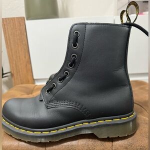 Dr. Martens ankle boots- with zipper + laces and bouncing soles